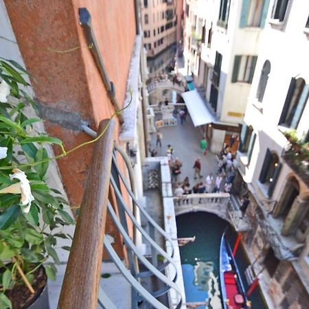 Ai Bareteri Luxury Canal View Wenecja Zewnętrze zdjęcie